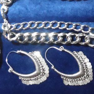 FABULOUS SILVERTONE LOT NECKLACE, BRACELET AND EARRINGS